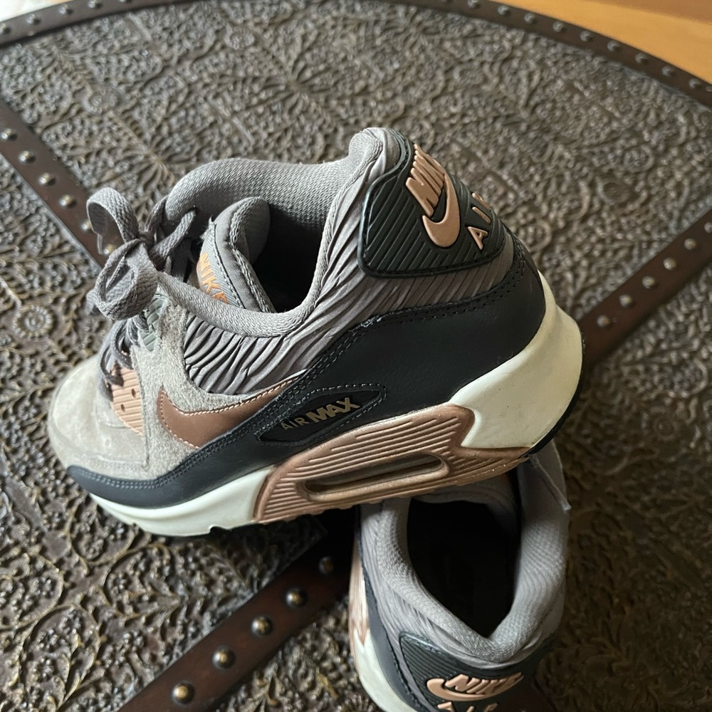 Nike Air Max 90. Women’s size 8.